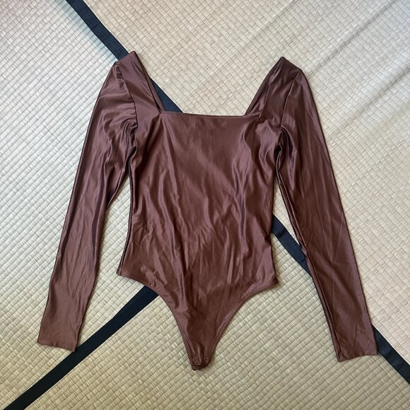 Babaton long sleeve contour bodysuit in pinecone brown - Picture 2 of 4